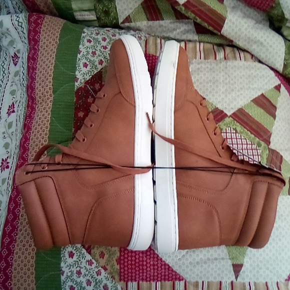 Shoes - Picture 2 of 3